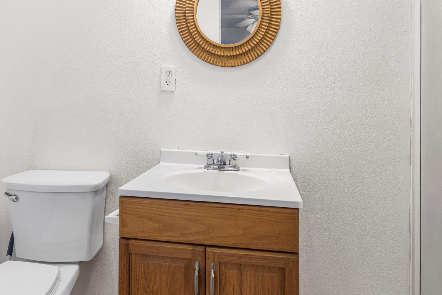 1586 N Calaveras St, Fresno, CA 93728