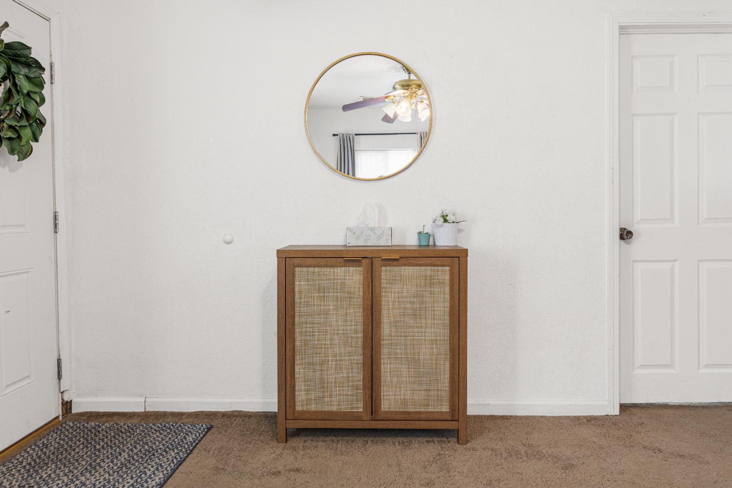 1586 N Calaveras St, Fresno, CA 93728