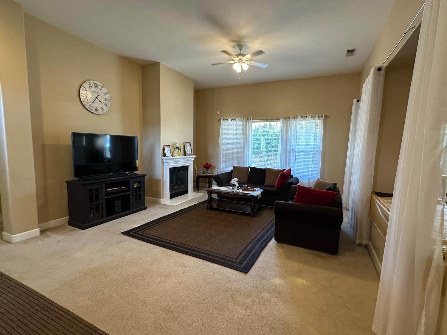 5804 W Chennault Ave, Fresno, CA 93722