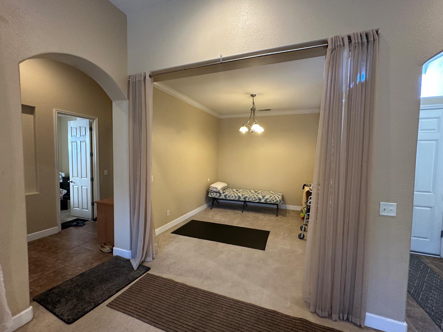 5804 W Chennault Ave, Fresno, CA 93722