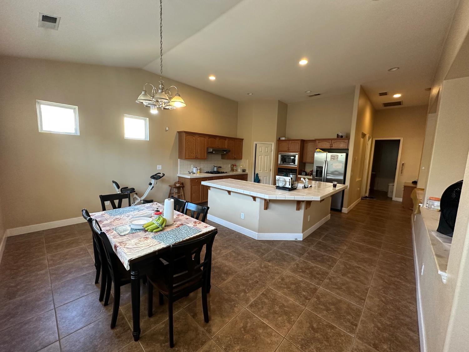 5804 W Chennault Ave, Fresno, CA 93722