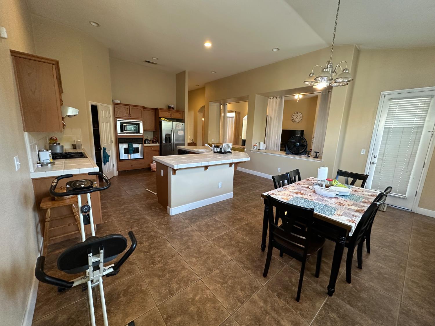 5804 W Chennault Ave, Fresno, CA 93722