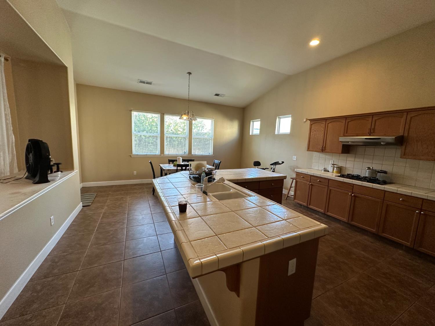 5804 W Chennault Ave, Fresno, CA 93722