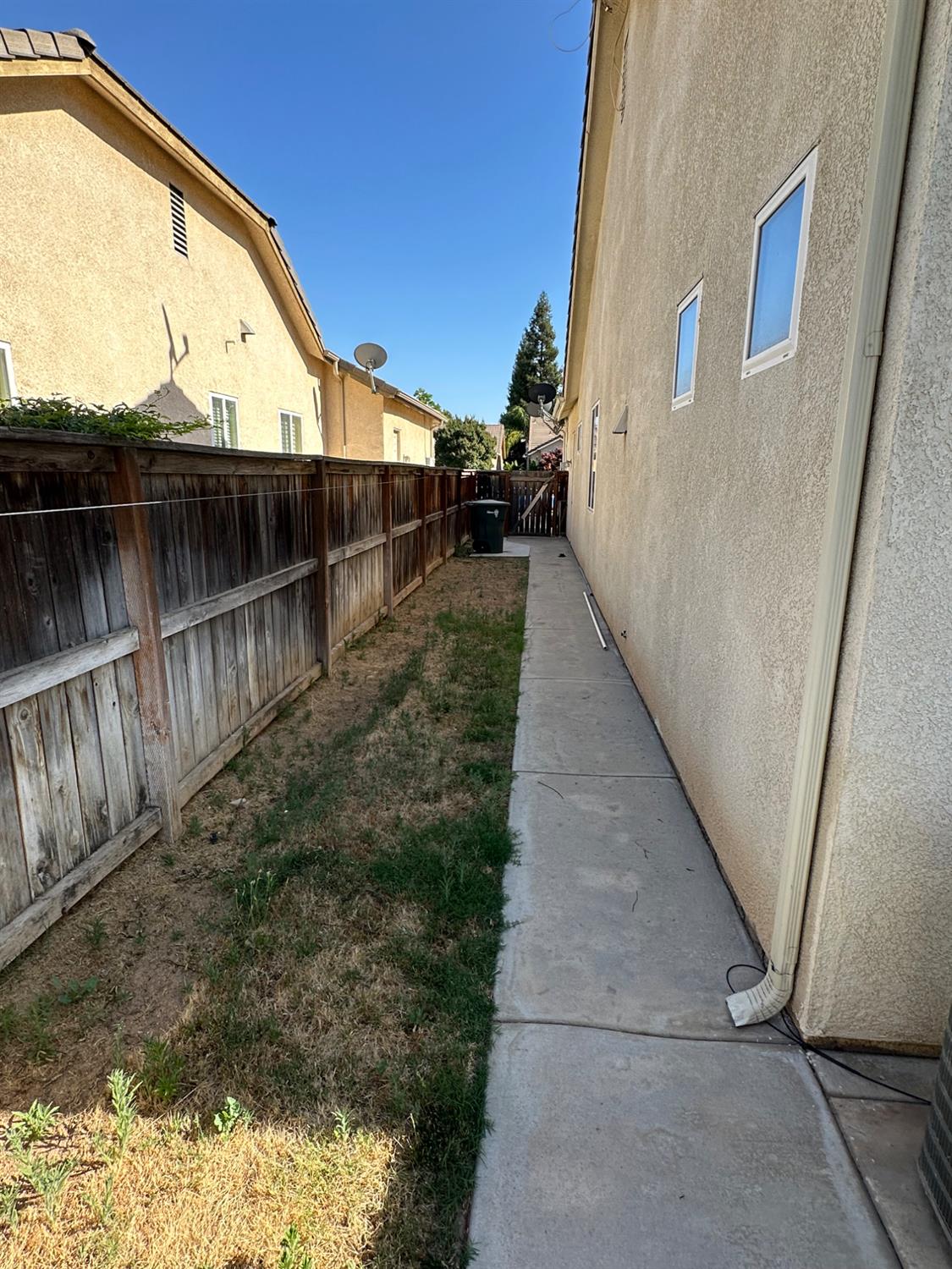 5804 W Chennault Ave, Fresno, CA 93722