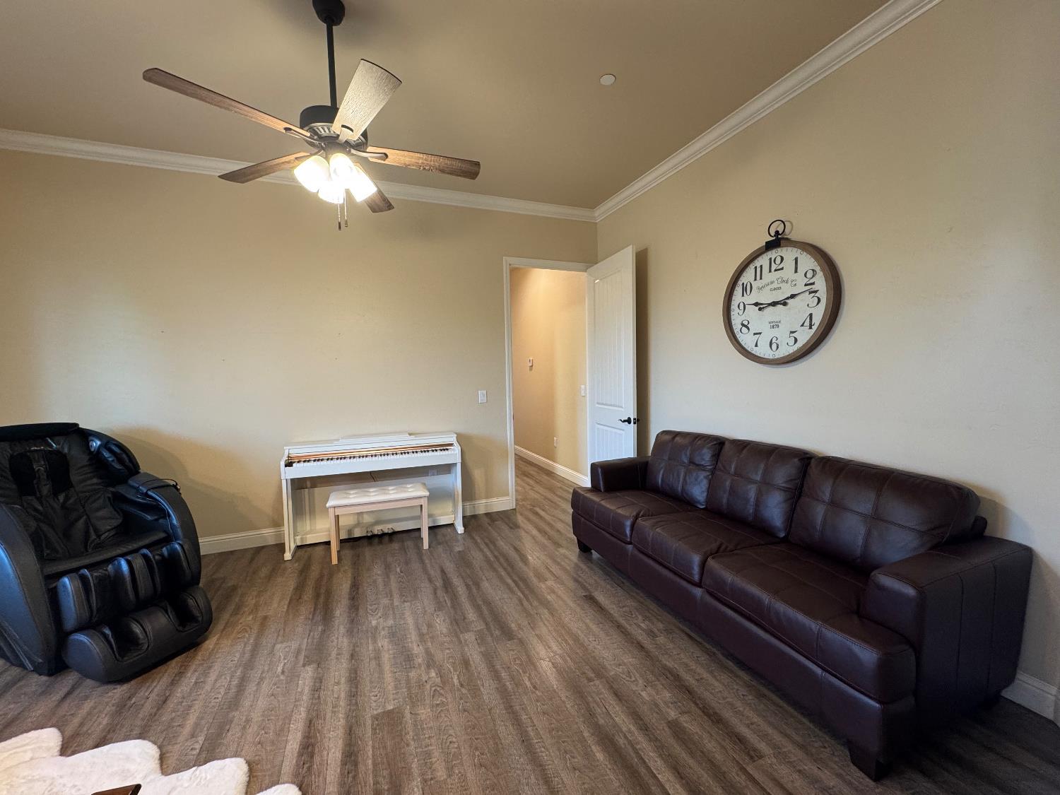 13390 E Falcon Meadow, Clovis, CA 93619