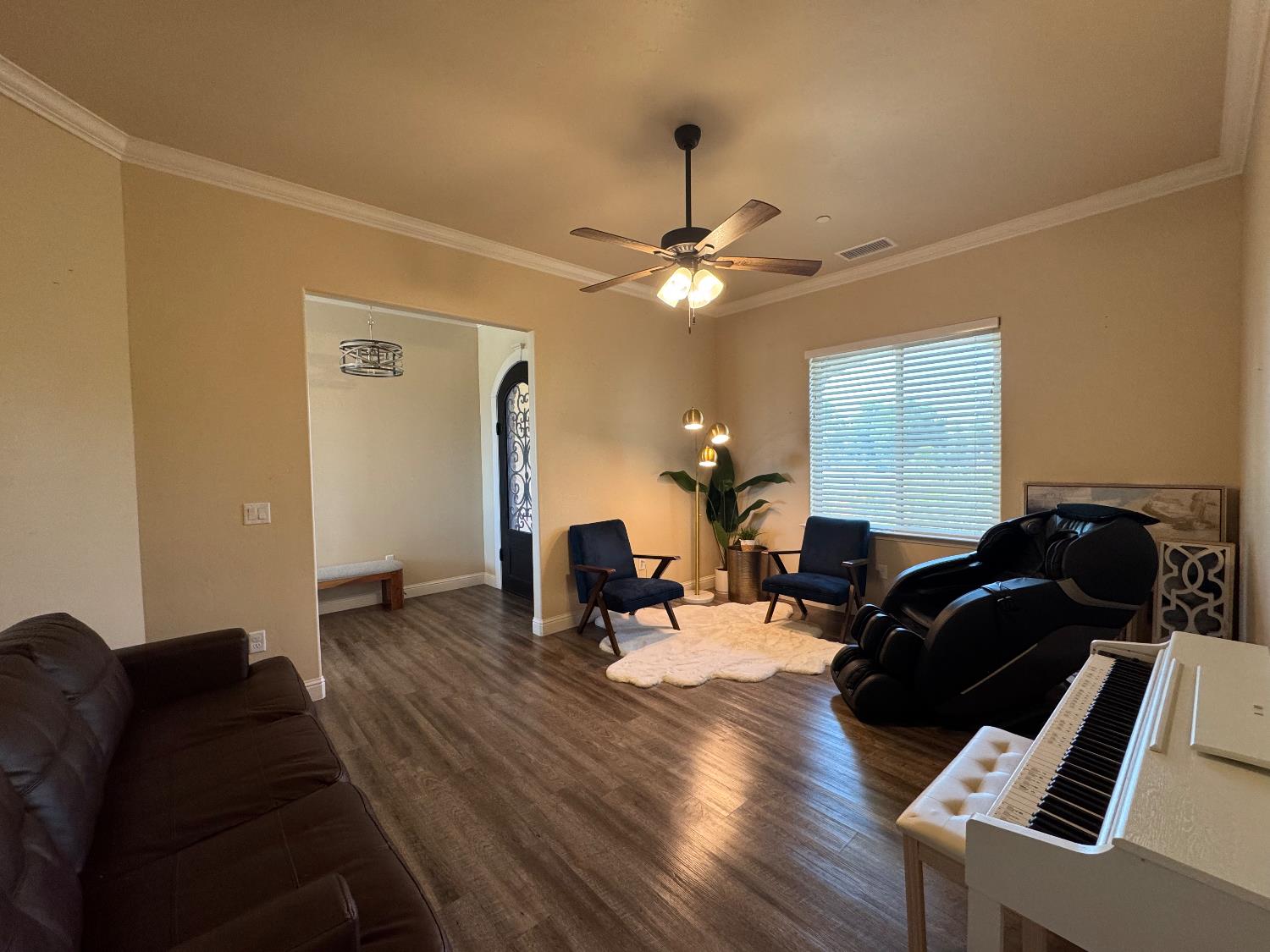 13390 E Falcon Meadow, Clovis, CA 93619