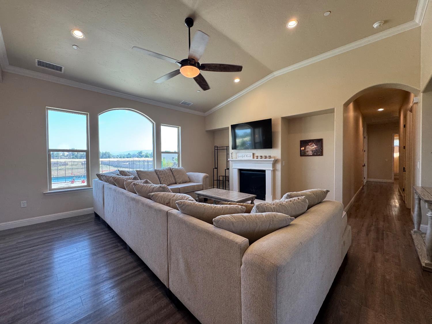 13390 E Falcon Meadow, Clovis, CA 93619