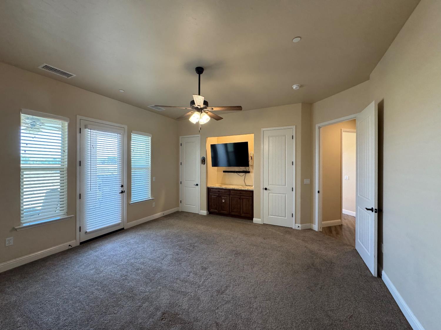 13390 E Falcon Meadow, Clovis, CA 93619