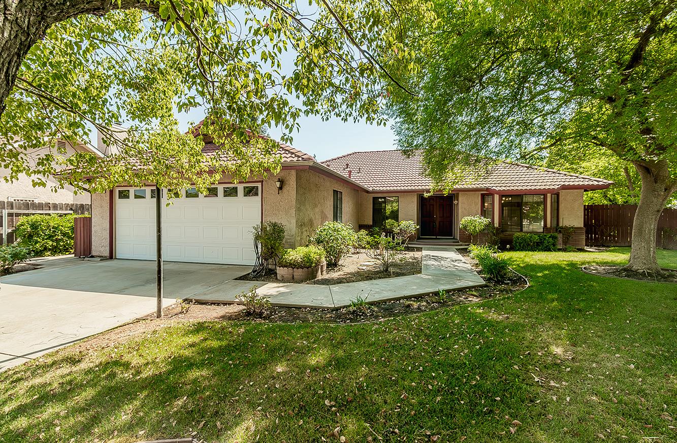 1149 Pistachio Ave, Clovis, CA 93611