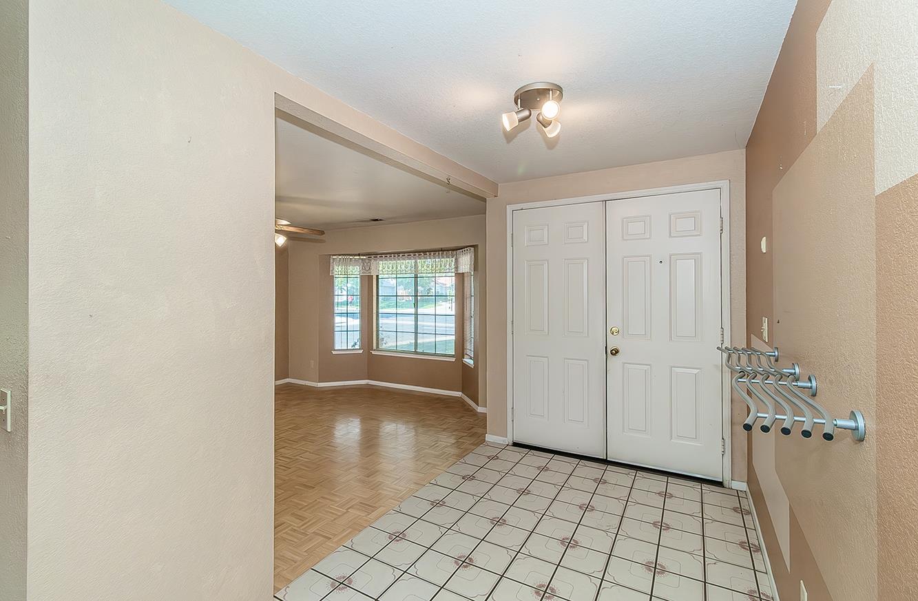 1149 Pistachio Ave, Clovis, CA 93611