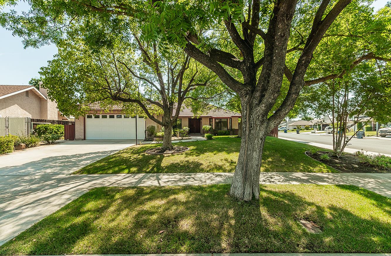 1149 Pistachio Ave, Clovis, CA 93611