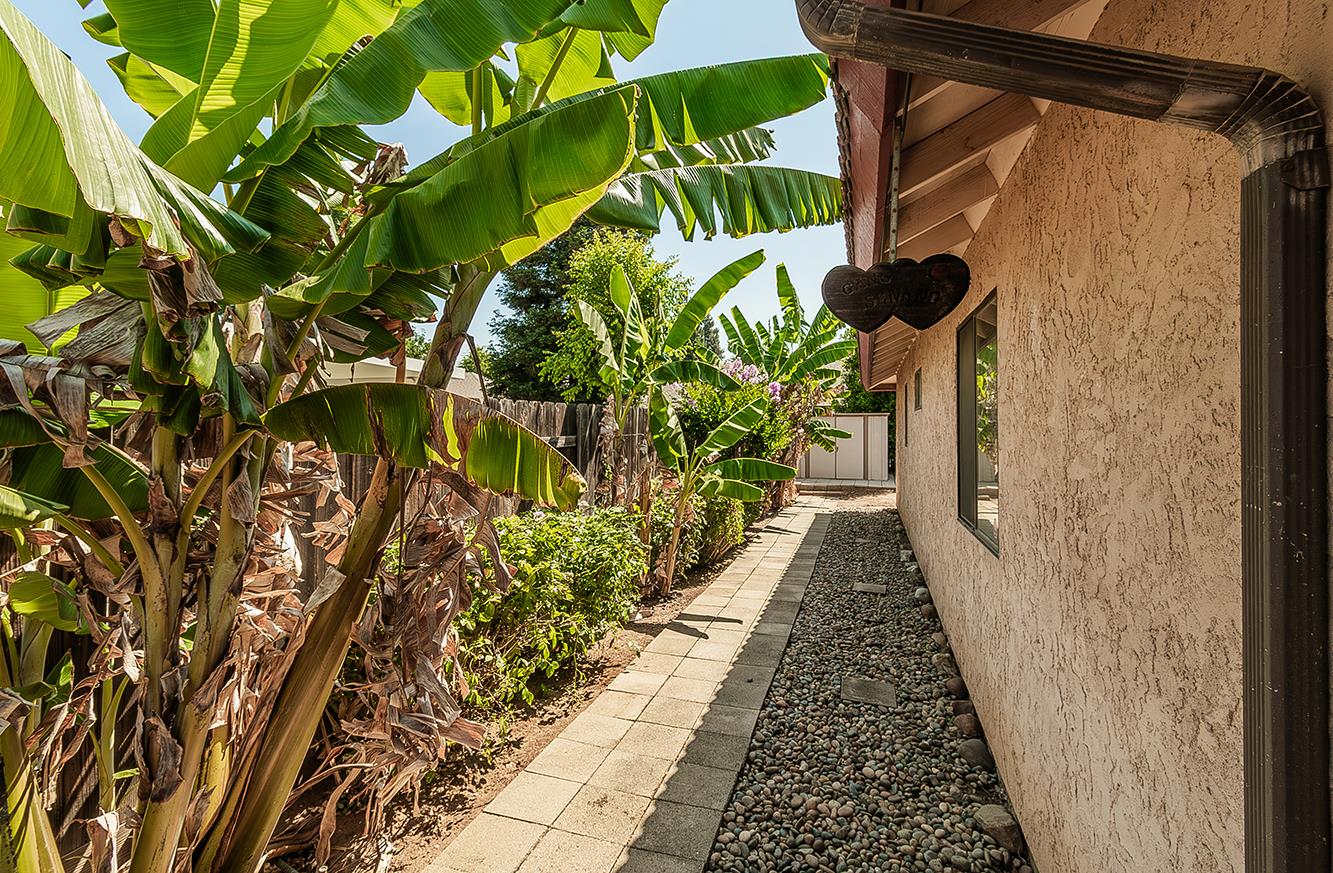 1149 Pistachio Ave, Clovis, CA 93611