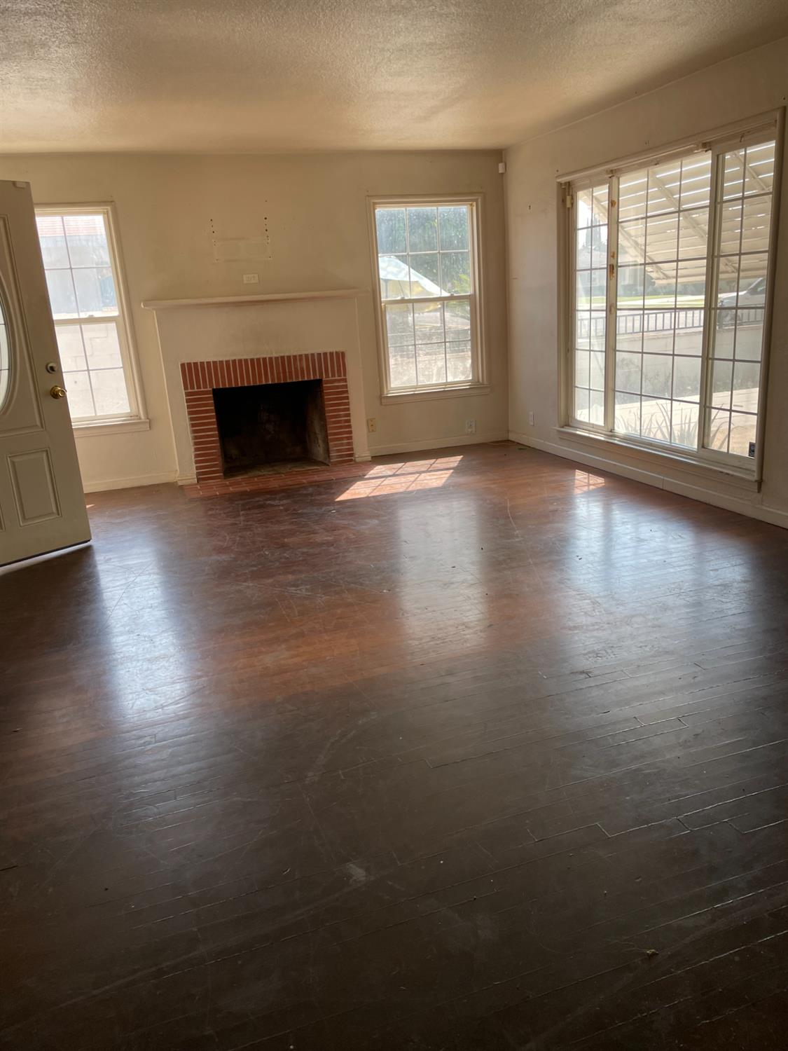 5009 E Clay Ave, Fresno, CA 93727