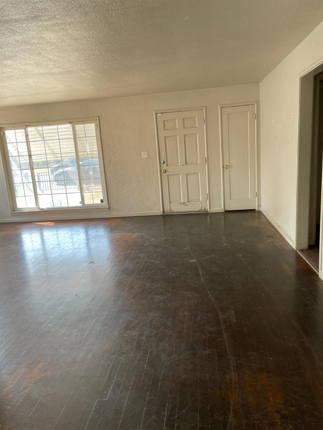 5009 E Clay Ave, Fresno, CA 93727