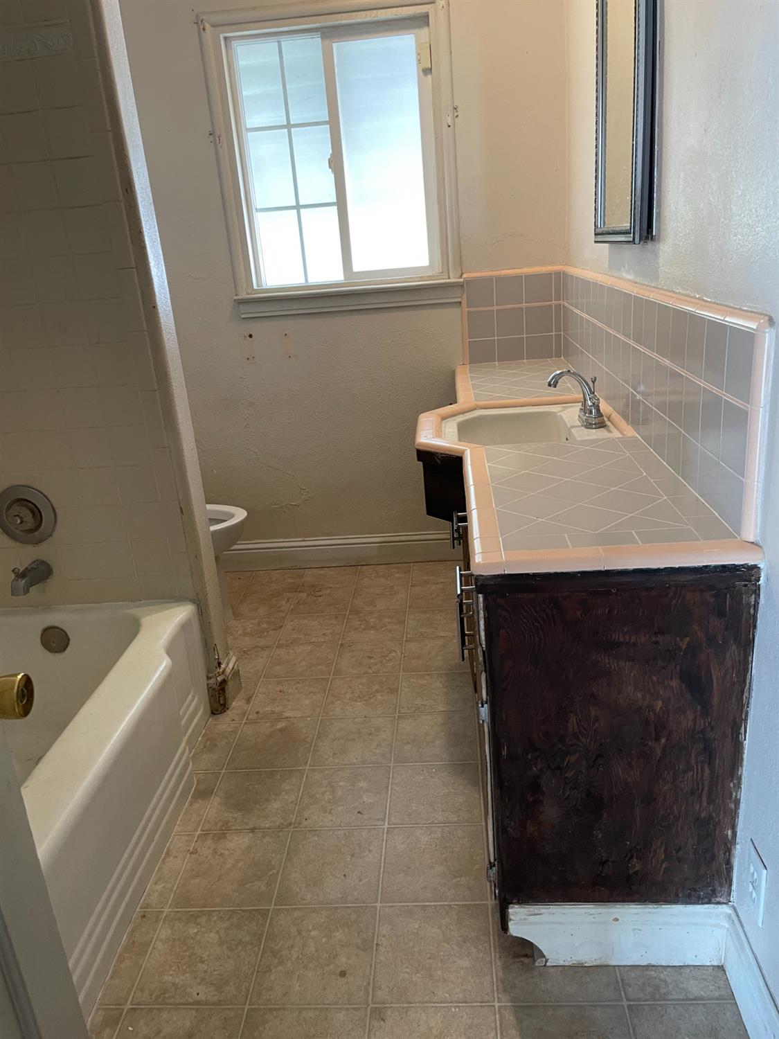 5009 E Clay Ave, Fresno, CA 93727