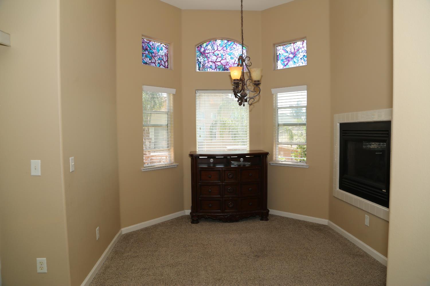 5811 W Cromwell Ave, Fresno, CA 93722