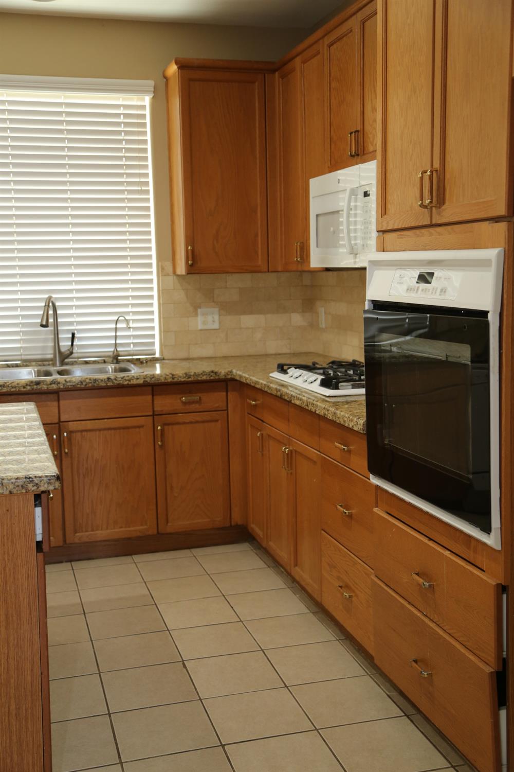 5811 W Cromwell Ave, Fresno, CA 93722