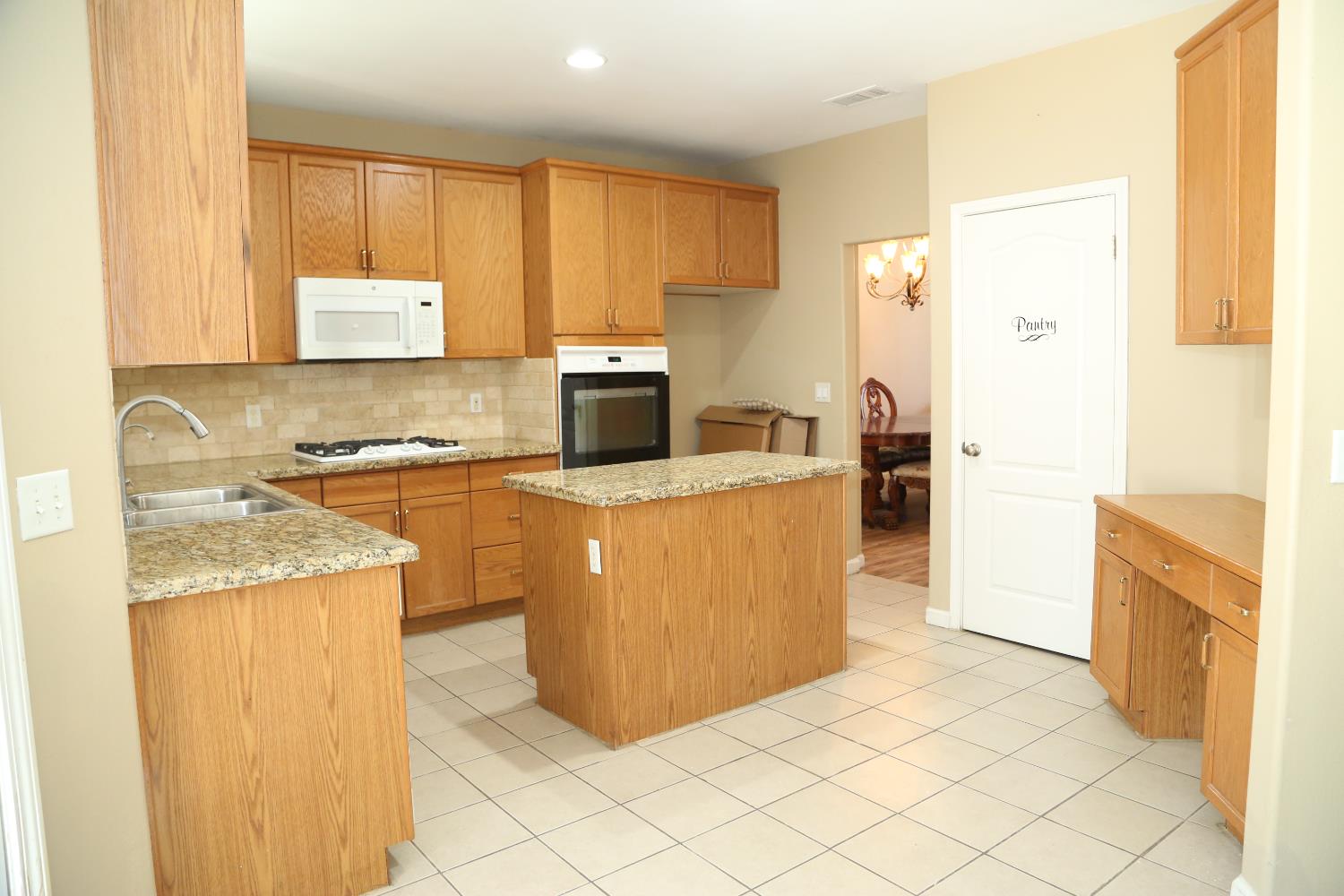 5811 W Cromwell Ave, Fresno, CA 93722