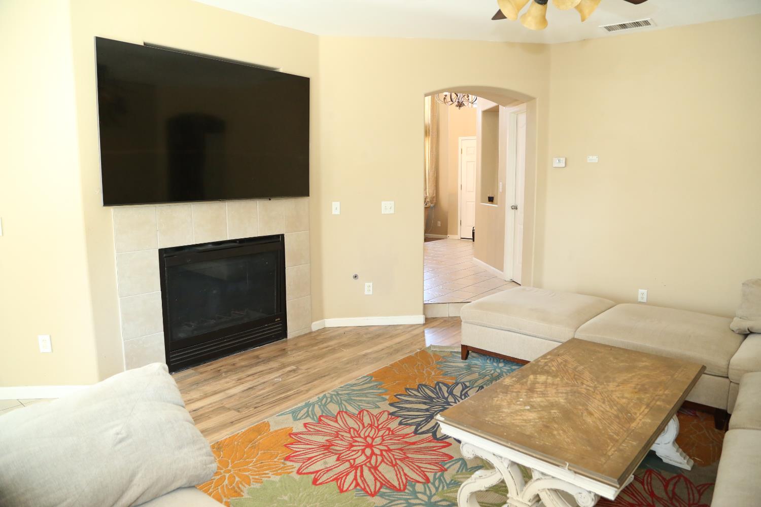 5811 W Cromwell Ave, Fresno, CA 93722