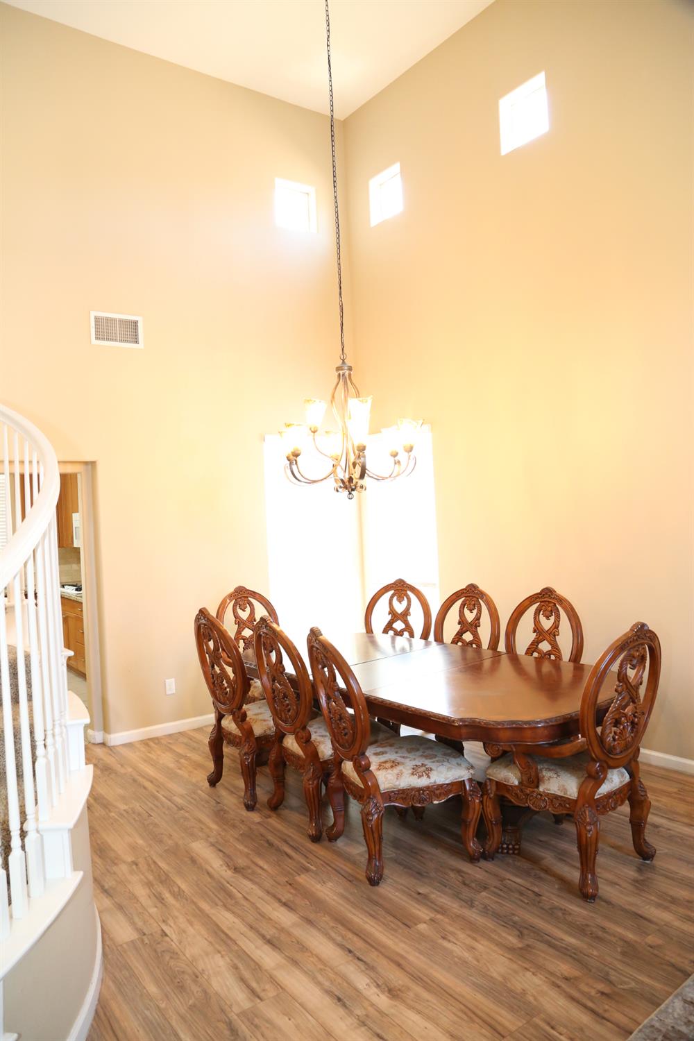 5811 W Cromwell Ave, Fresno, CA 93722