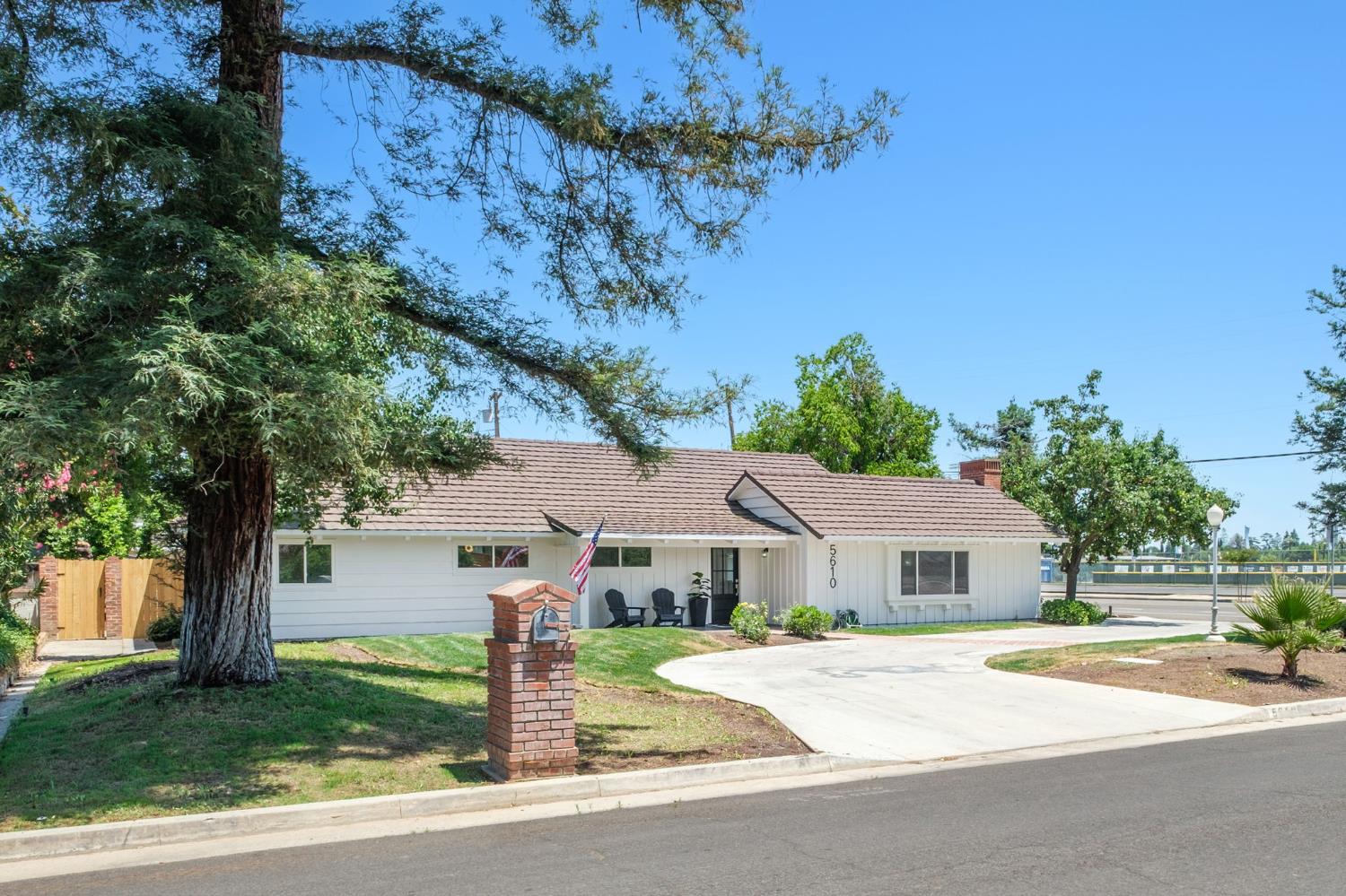 5610 N Arthur Ave, Fresno, CA 93711