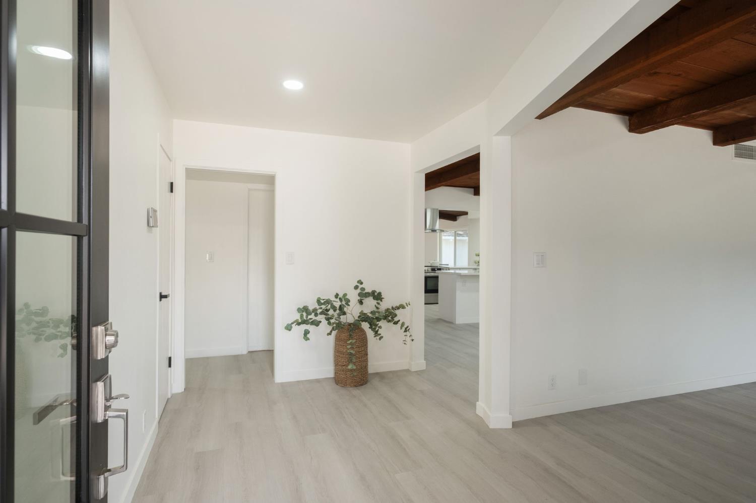 5610 N Arthur Ave, Fresno, CA 93711