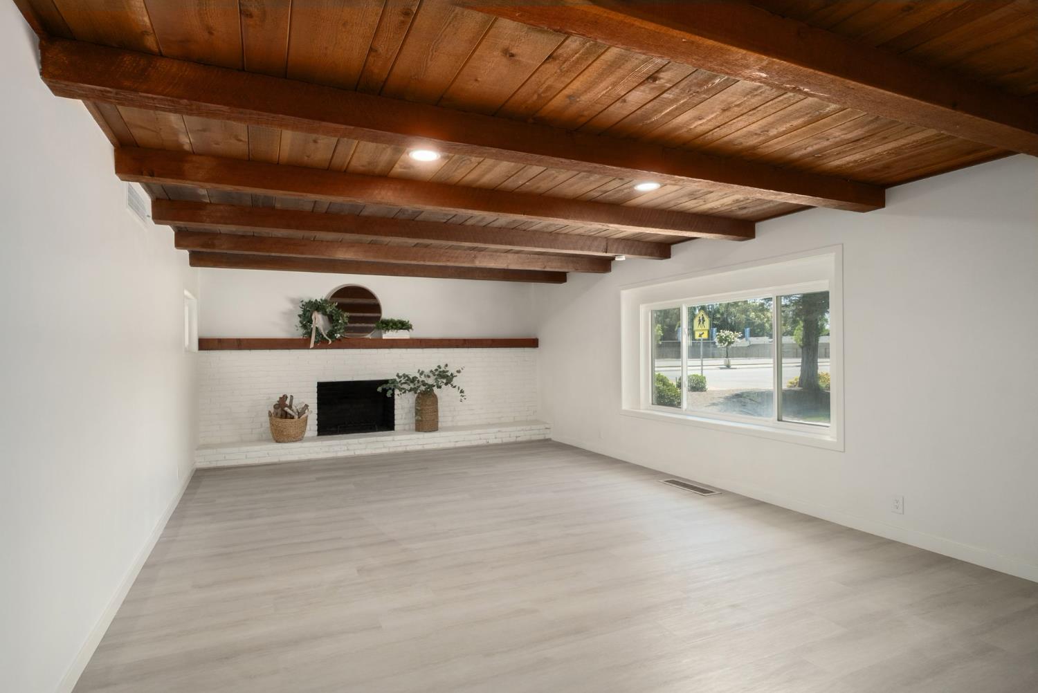 5610 N Arthur Ave, Fresno, CA 93711