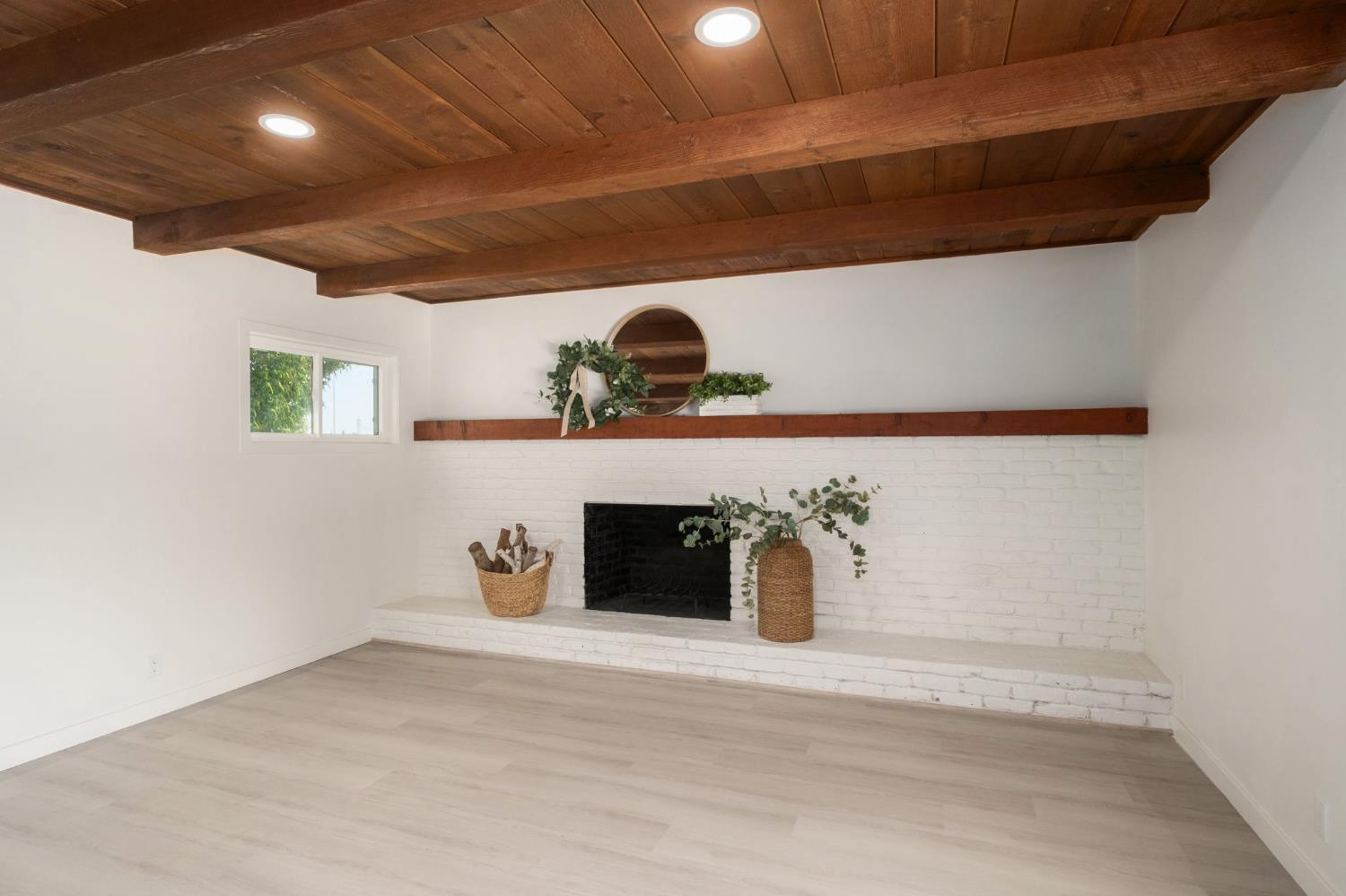 5610 N Arthur Ave, Fresno, CA 93711