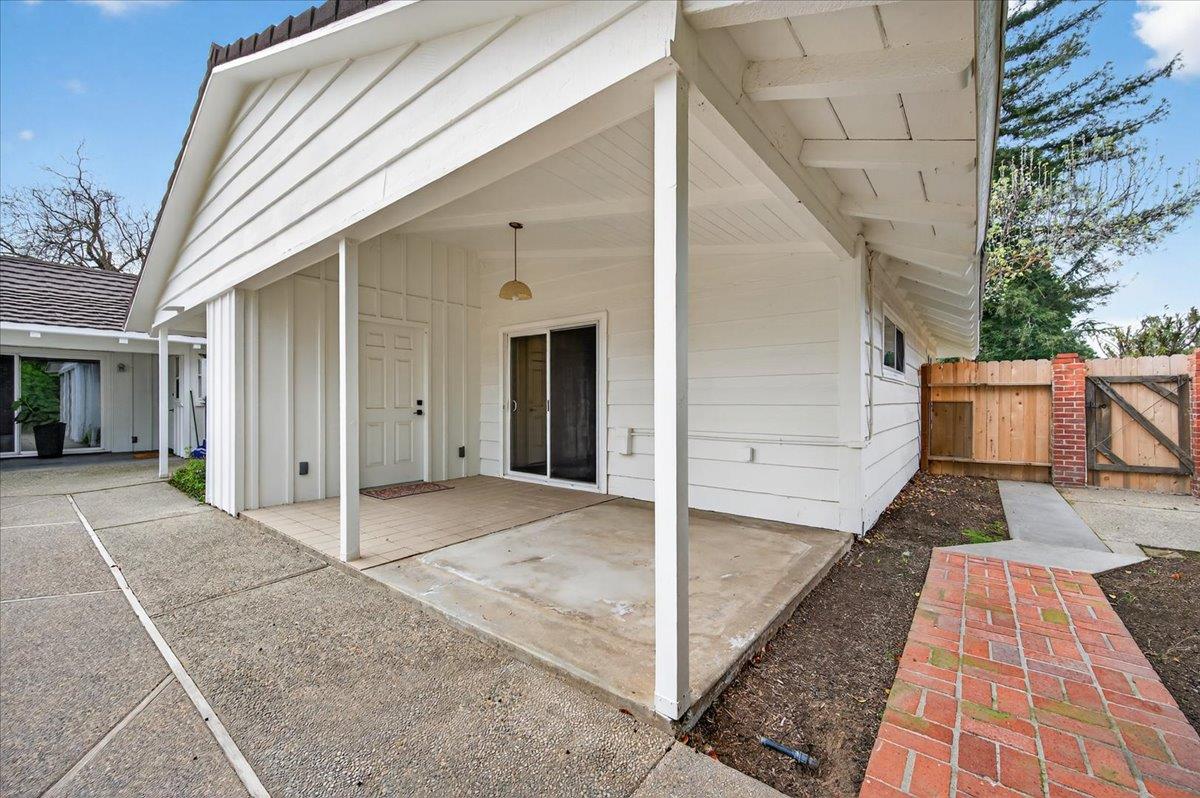 5610 N Arthur Ave, Fresno, CA 93711