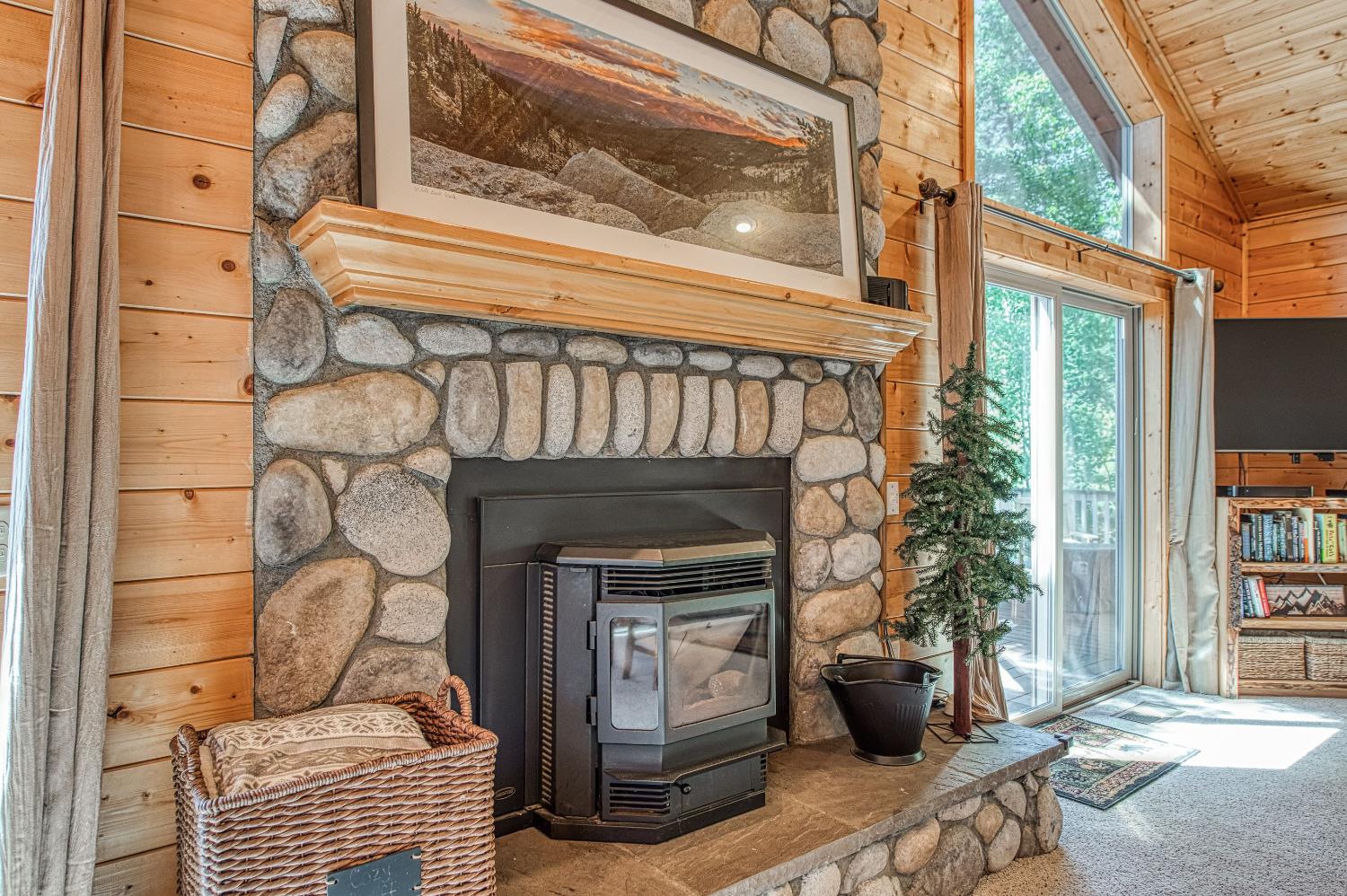 40753 Wild Iris Ln, Shaver Lake, CA 93664