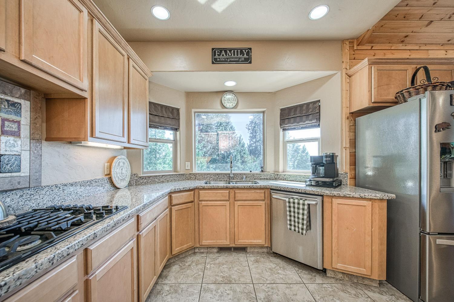 40753 Wild Iris Ln, Shaver Lake, CA 93664