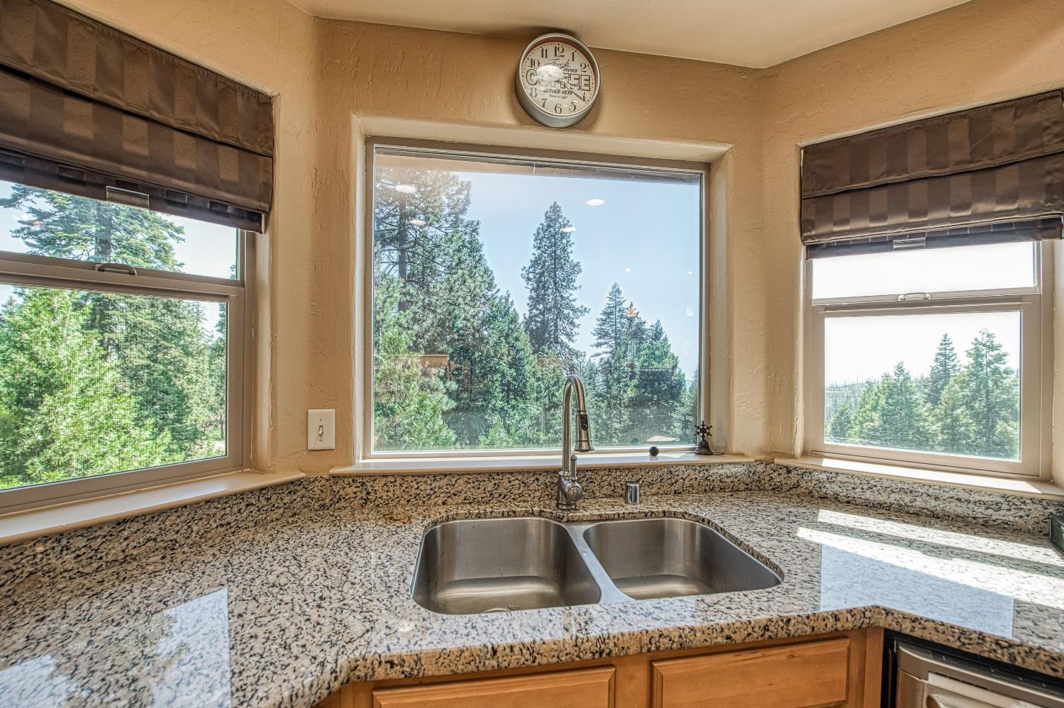 40753 Wild Iris Ln, Shaver Lake, CA 93664