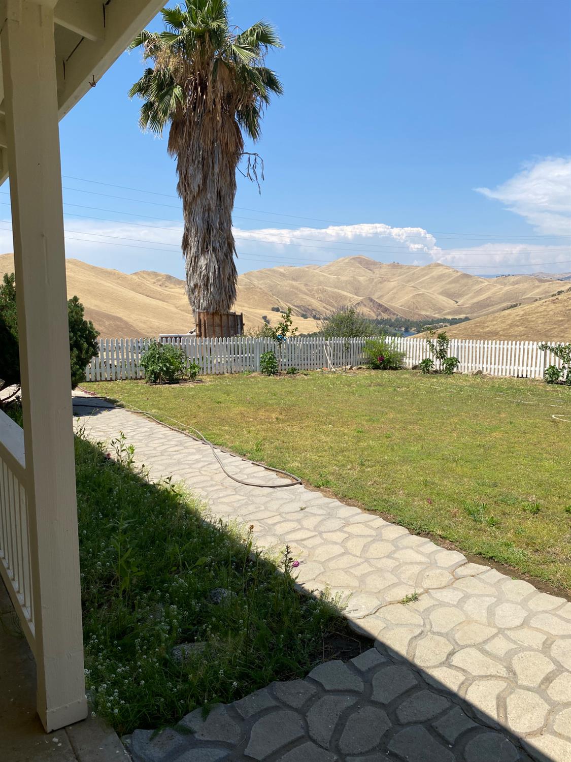 5288 N Piedra Rd N, Sanger, CA 93657