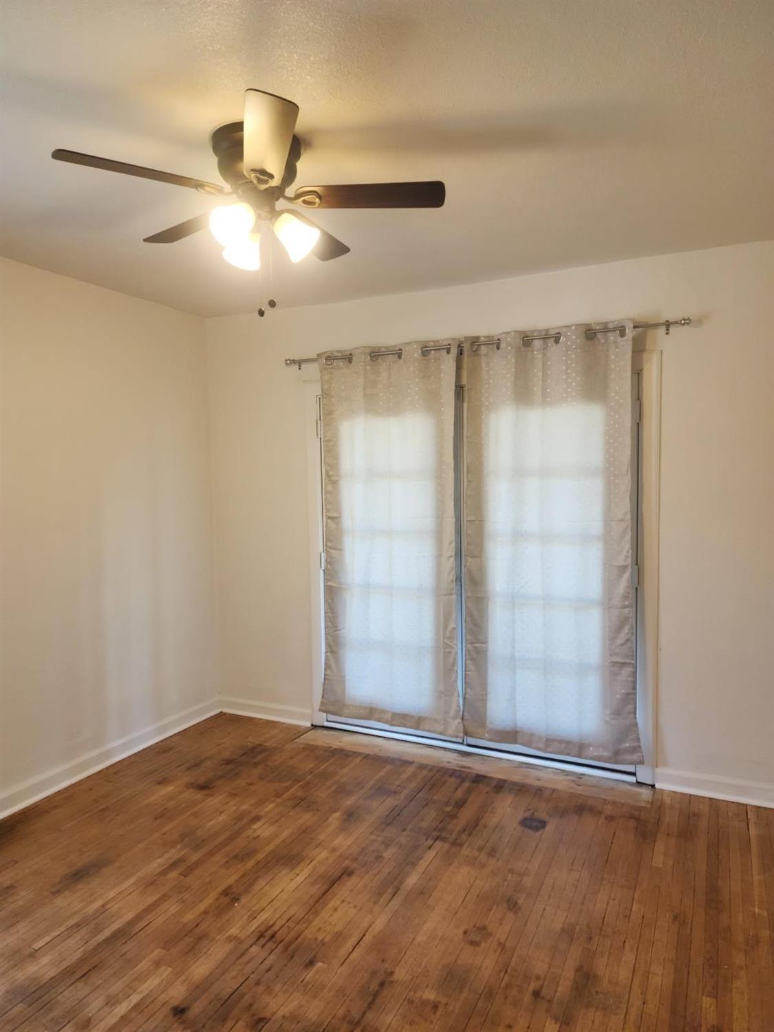 5288 N Piedra Rd N, Sanger, CA 93657