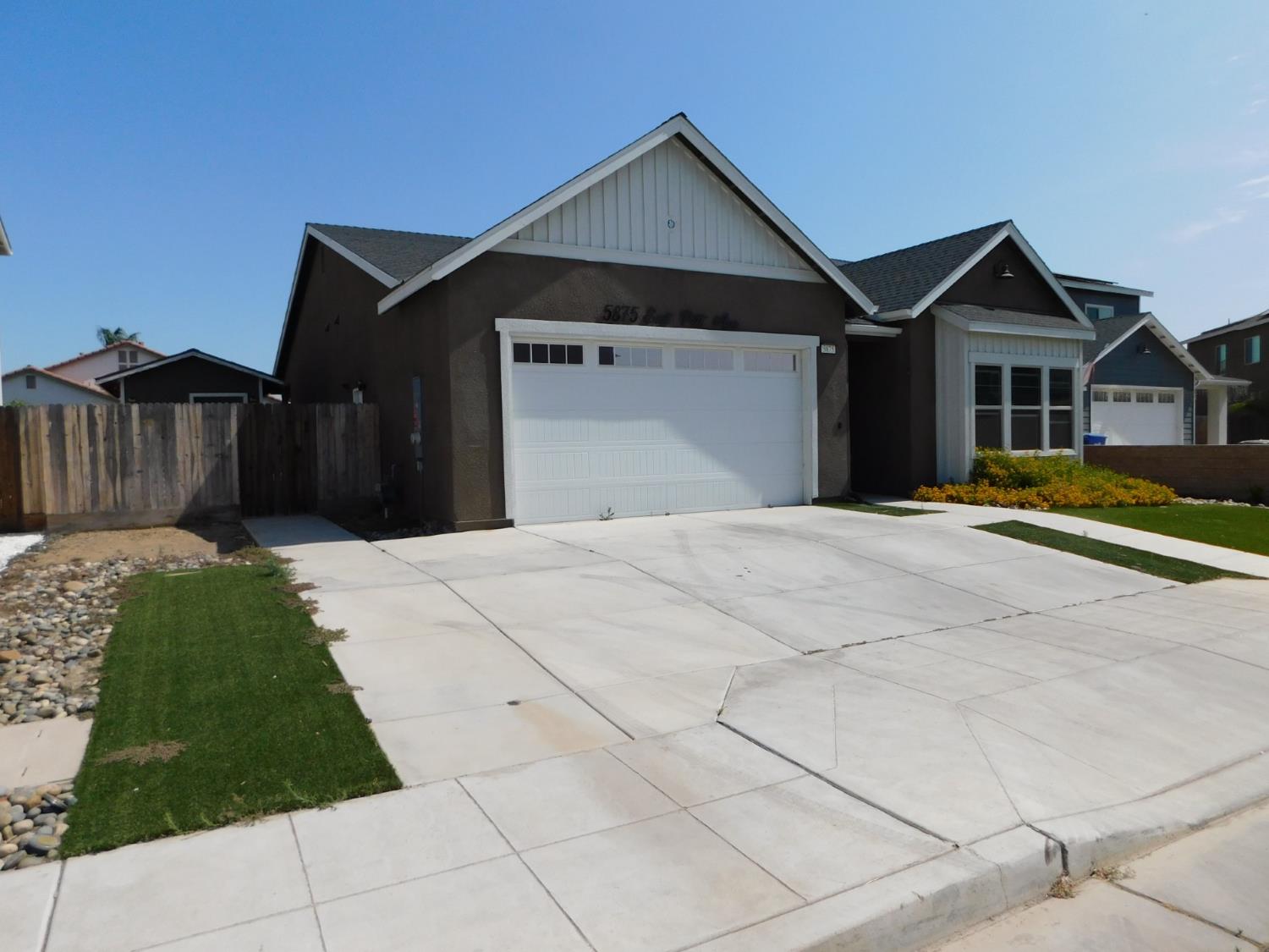 5875 E Pitt Ave, Fresno, CA 93727