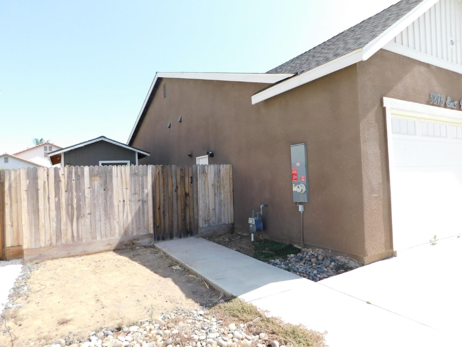 5875 E Pitt Ave, Fresno, CA 93727