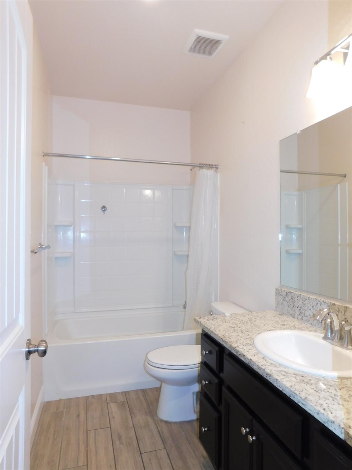 5875 E Pitt Ave, Fresno, CA 93727