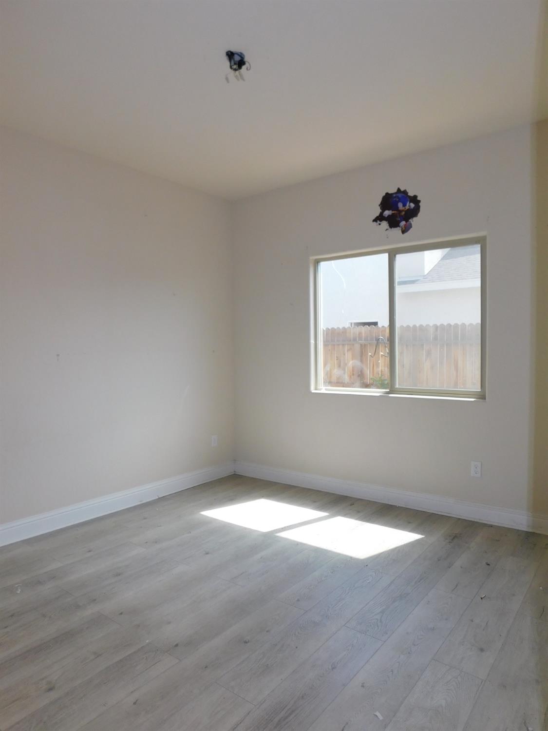 5875 E Pitt Ave, Fresno, CA 93727