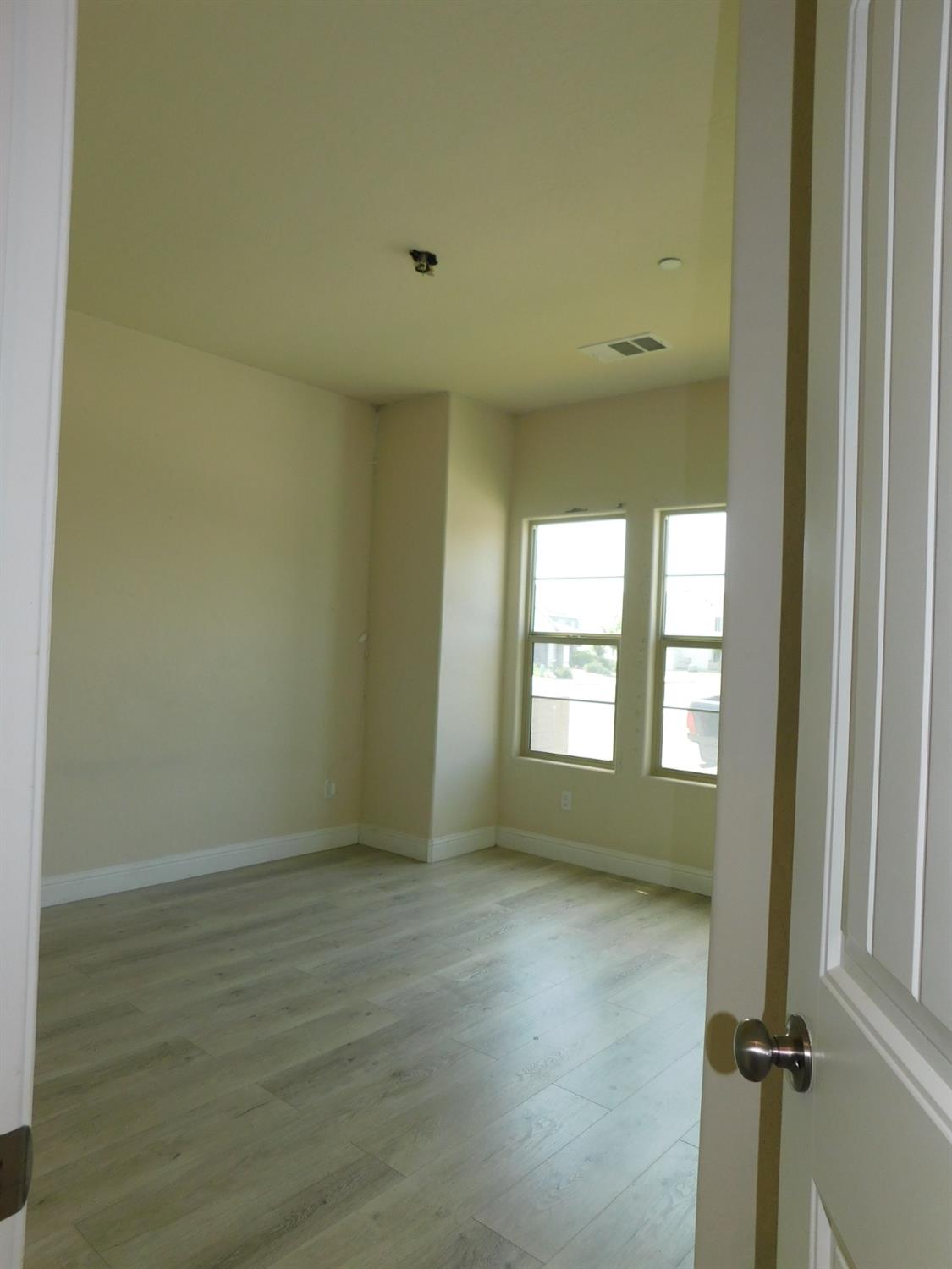 5875 E Pitt Ave, Fresno, CA 93727