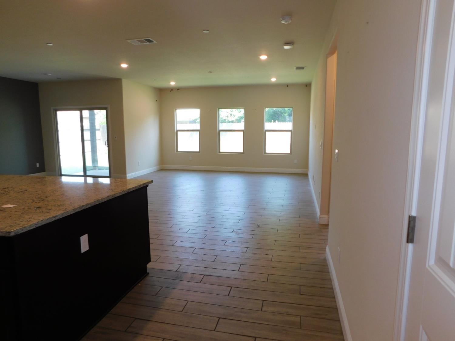 5875 E Pitt Ave, Fresno, CA 93727