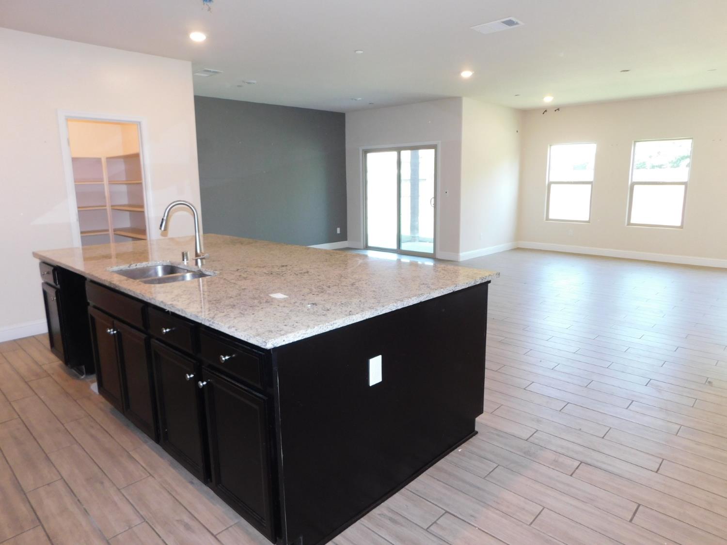 5875 E Pitt Ave, Fresno, CA 93727