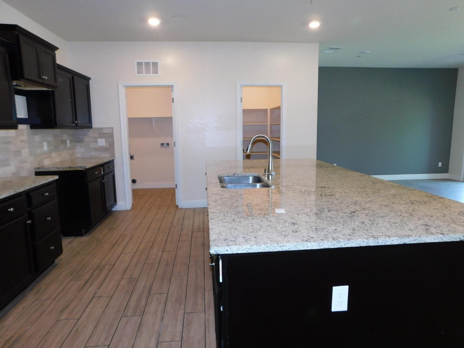 5875 E Pitt Ave, Fresno, CA 93727