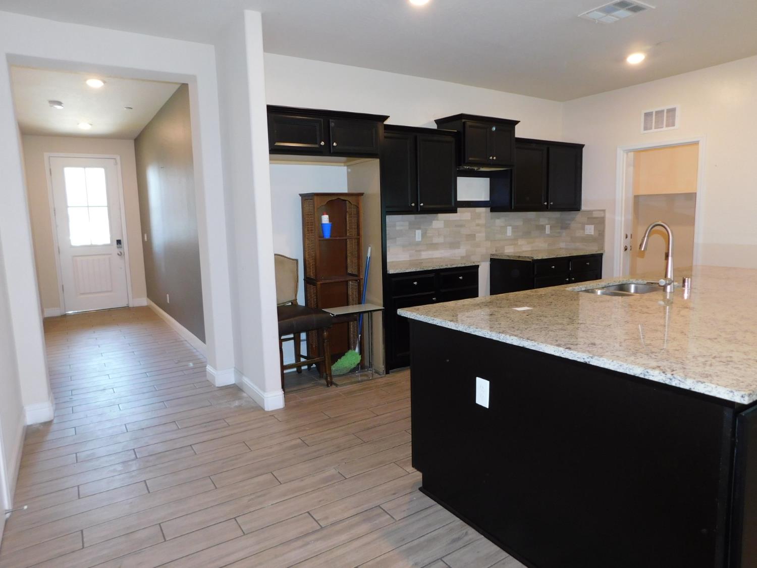 5875 E Pitt Ave, Fresno, CA 93727