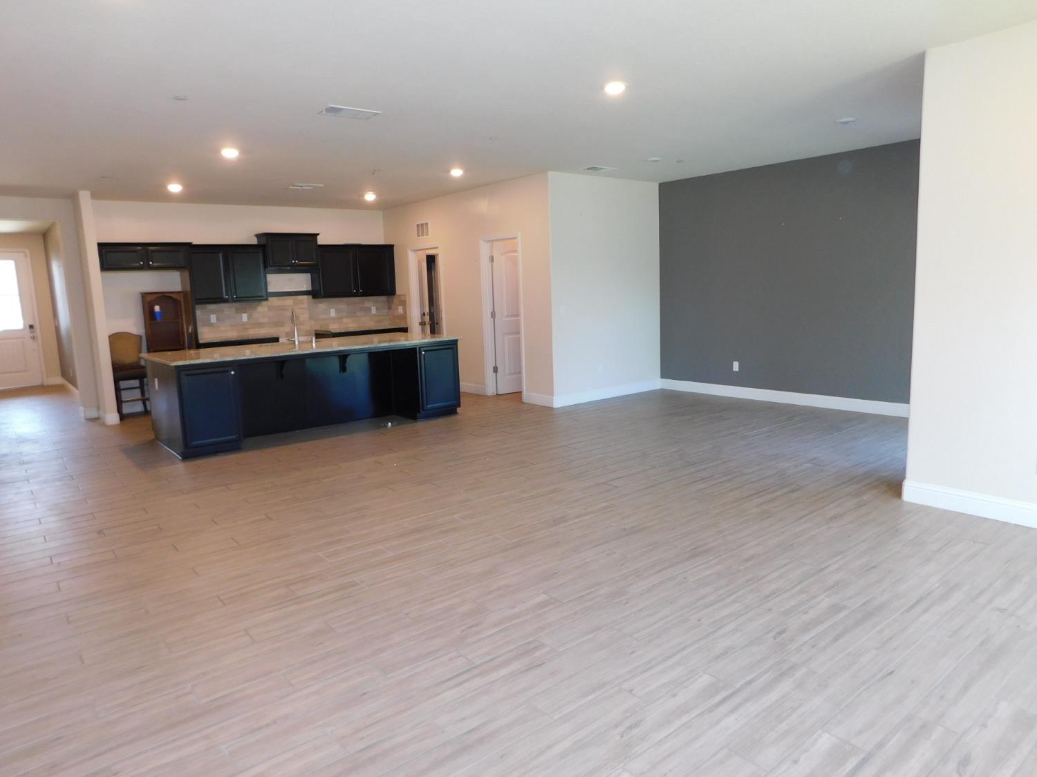 5875 E Pitt Ave, Fresno, CA 93727