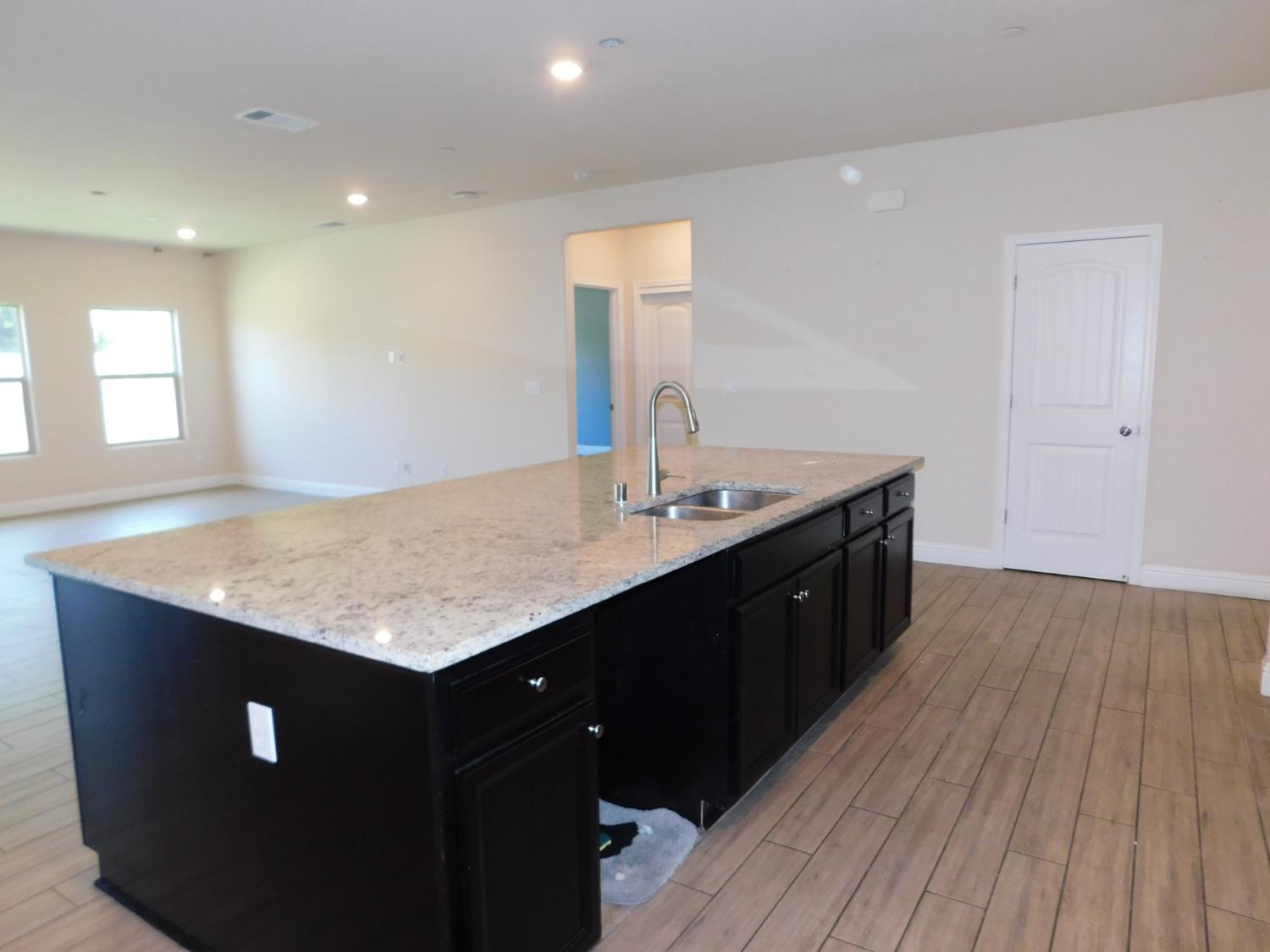 5875 E Pitt Ave, Fresno, CA 93727