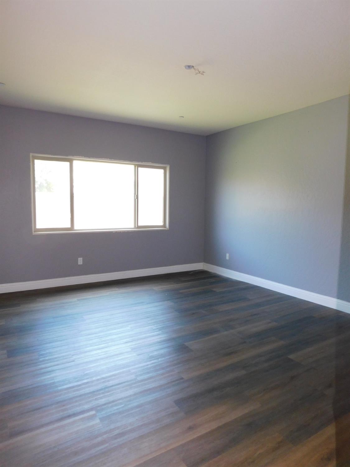 5875 E Pitt Ave, Fresno, CA 93727