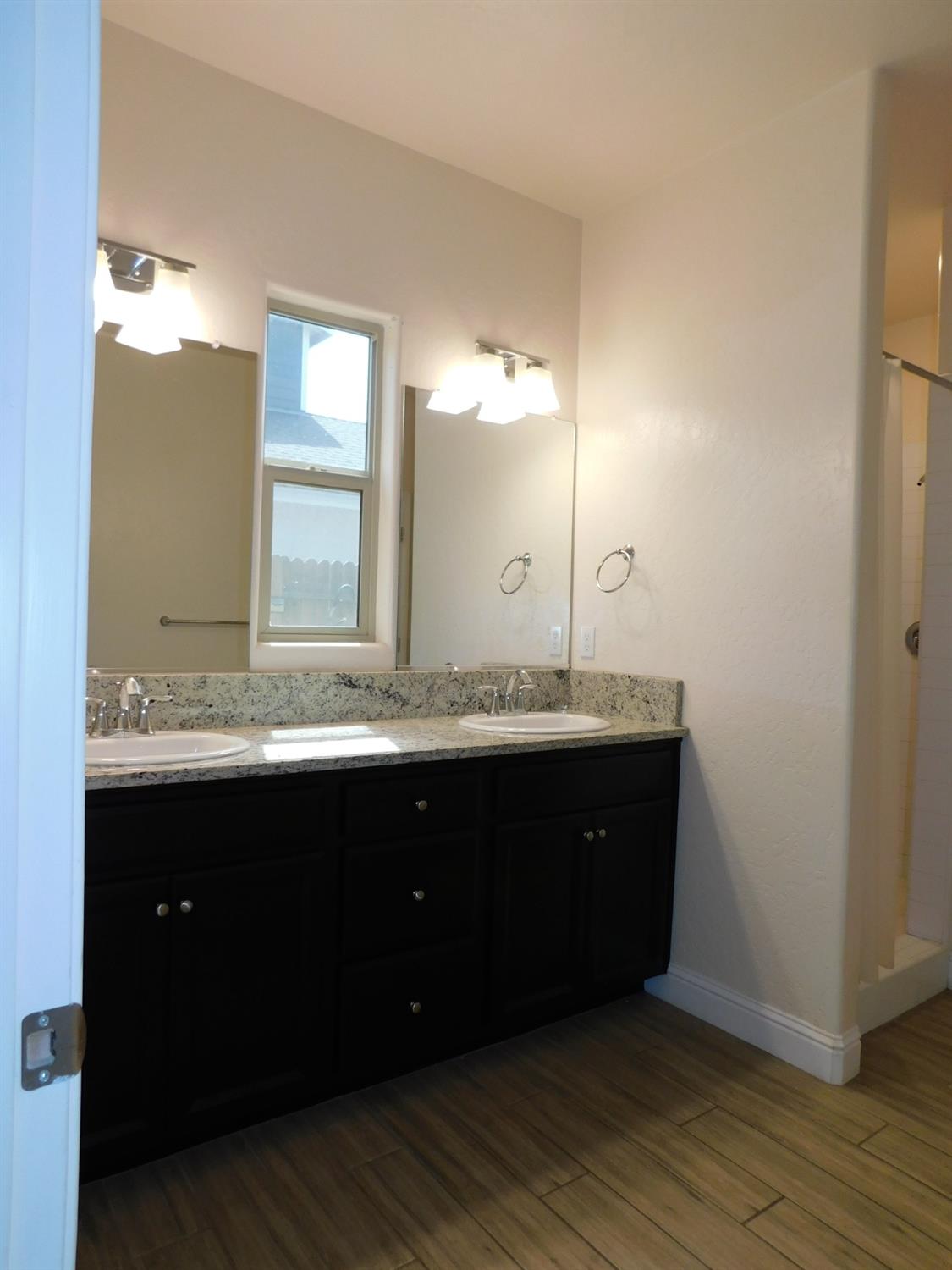 5875 E Pitt Ave, Fresno, CA 93727