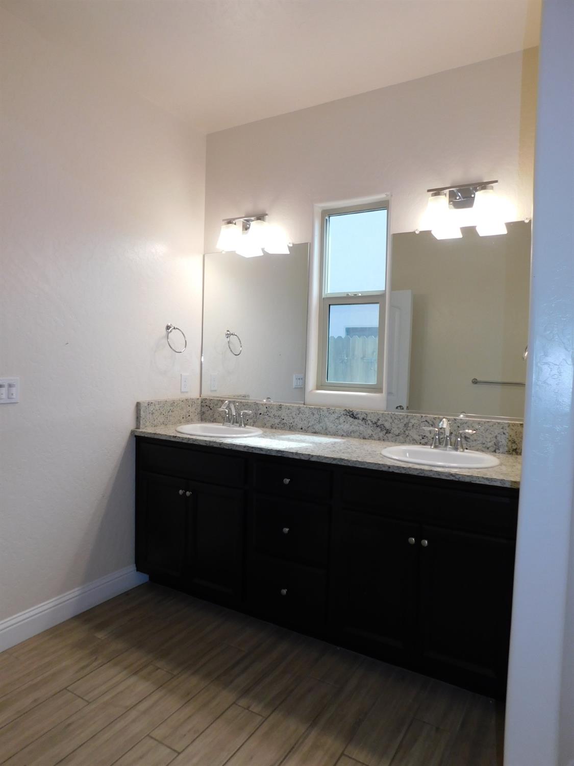 5875 E Pitt Ave, Fresno, CA 93727