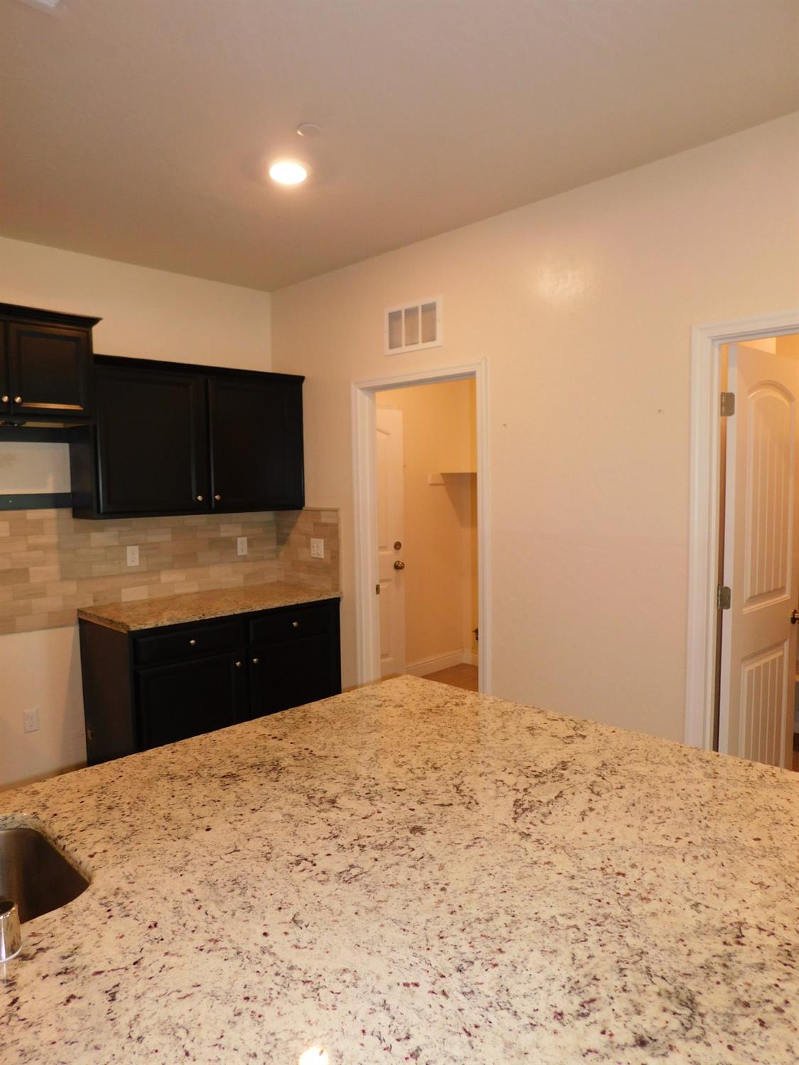 5875 E Pitt Ave, Fresno, CA 93727