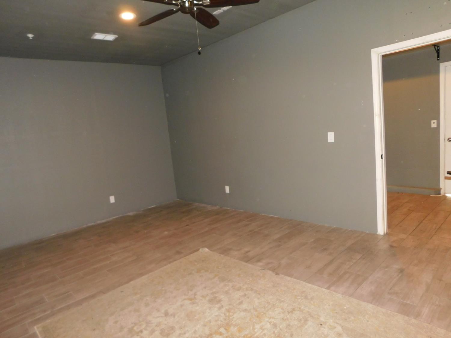 5875 E Pitt Ave, Fresno, CA 93727